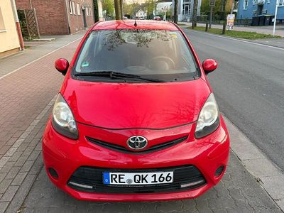 Second-hand Toyota Aygo 67 CP (49 kW) 2013 Roșu Hatchback