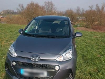 Gebraucht Hyundai i10 YES! 67 PS (49 kW) 2017 Grau Kleinwagen