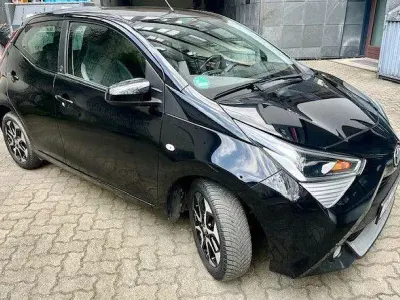 Second-hand Toyota Aygo Team 72 CP (52 kW) 2021 Negru Hatchback