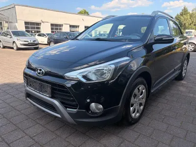 Gebraucht Hyundai i20 Active 101 PS (74 kW) 2017 Schwarz Kleinwagen