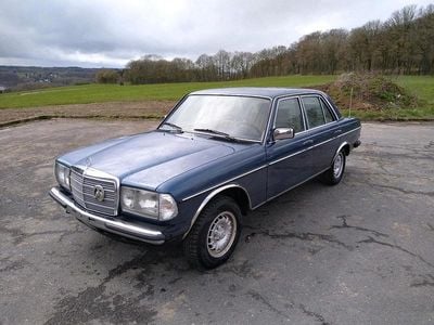 Gebraucht Mercedes E230 136 PS (100 kW) 1983 Blau Coupé