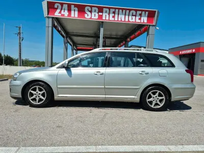 Gebraucht Toyota Avensis T2 129 PS (94 kW) 2006 Silber Kombi