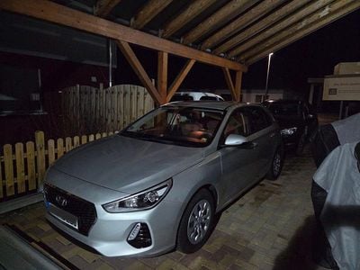 Grau Gebraucht 2017 Hyundai i30 Trend Limousine | 9.990 € (Fairer Preis)