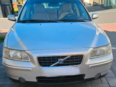 Gebraucht Volvo S60 131 PS (96 kW) 2004 Silber Limousine
