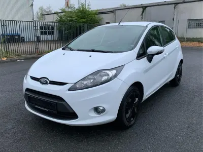 Usata Ford Fiesta 82 CV (60 kW) 2011 Bianco Utilitaria