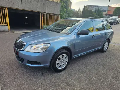 Gebraucht Skoda Octavia Classic 102 PS (75 kW) 2009 Satingrau metallic Kombi