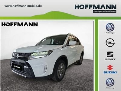 Weiß (pearl white metallic) Neu 2025 Suzuki Vitara Comfort SUV | 25.100 € (Guter Preis)