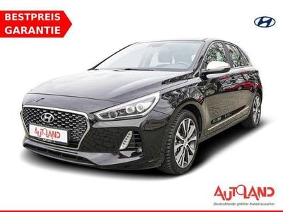 Gebraucht Hyundai i30 Intro Edition 120 PS (88 kW) 2017 Schwarz Limousine