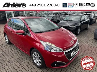 Gebraucht Peugeot 208 Active+ 82 PS (60 kW) 2015 Rot Kleinwagen