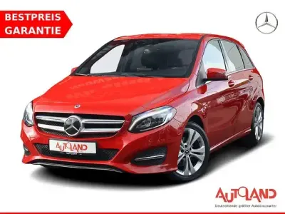 Gebraucht Mercedes B200 Urban 156 PS (114 kW) 2017 Rot Kleinwagen