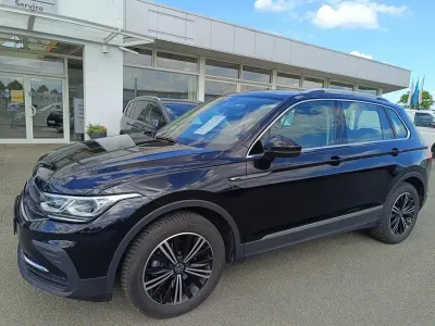 Gebraucht VW Tiguan Life 131 PS (96 kW) 2023 Schwarz SUV