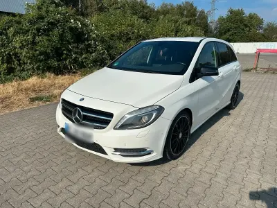 Gebraucht Mercedes B200 136 PS (100 kW) 2013 Weiß Kleinwagen