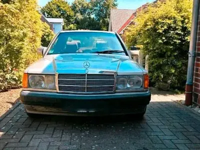 Gebraucht Mercedes 190 122 PS (89 kW) 1989 Gold Limousine