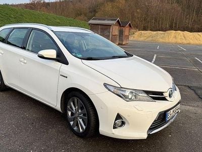 Weiß Gebraucht 2014 Toyota Auris Touring Sports Kombi | 7.990 € (Guter Preis)