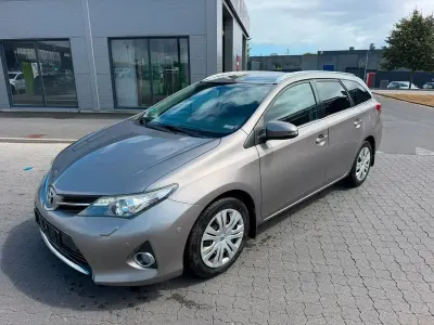 Gebraucht Toyota Auris Touring Sports 132 PS (97 kW) 2014 Grau Kombi