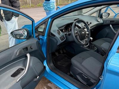 Gebraucht Ford Fiesta 70 PS (51 kW) 2011 Blau Kleinwagen