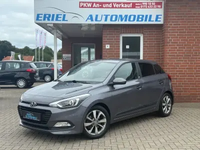Gebraucht Hyundai i20 Passion 101 PS (74 kW) 2016 Grau Limousine