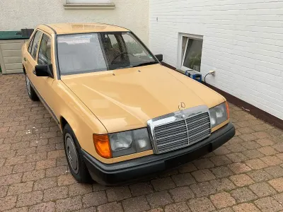 Gebraucht Mercedes E260 160 PS (117 kW) 1986 Gelb Limousine