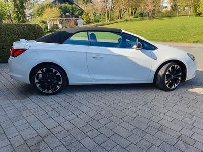 Second-hand Opel Cascada Innovation 200 CP (147 kW) 2017 Alb Cabrio