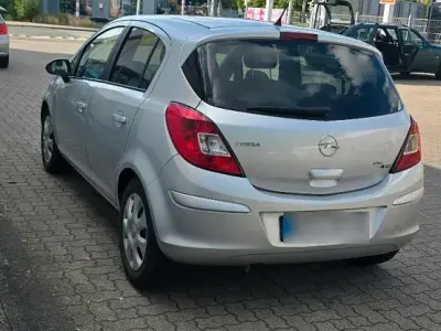 Gebraucht Opel Corsa 90 PS (66 kW) 2010 Silber Kleinwagen