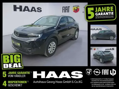 Gebraucht Opel Mokka Enjoy 131 PS (96 kW) 2023 Lackierung schwarz perla nera/ SUV