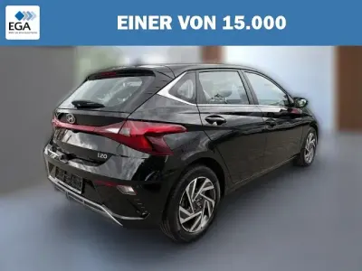 Gebraucht Hyundai i20 Advanced 101 PS (74 kW) 2024 Schwarz metallic Kleinwagen