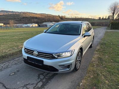Reflexsilber metallic Gebraucht 2017 VW Passat GTE Kombi | 12.490 € (Guter Preis)