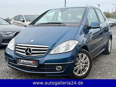 Gebraucht Mercedes A180 125 PS (91 kW) 2011 Blau Limousine