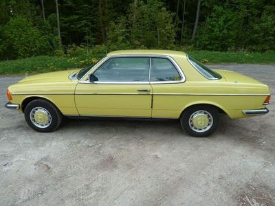 Gebraucht Mercedes 230 109 PS (80 kW) 1979 Gelb Coupé