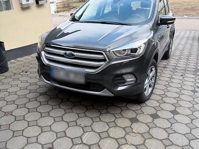 Gebraucht Ford Kuga Titanium 150 PS (110 kW) 2018 Grau SUV