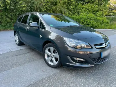 Gebraucht Opel Astra 140 PS (102 kW) 2013 Grau Kombi
