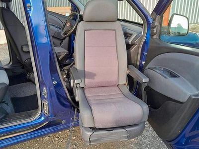 Blau Gebraucht 2012 Fiat Doblò Van / Kleinbus | 7.990 € (Teuer)