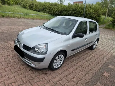 Gebraucht Renault Clio 58 PS (42 kW) 2005 Silber Kleinwagen