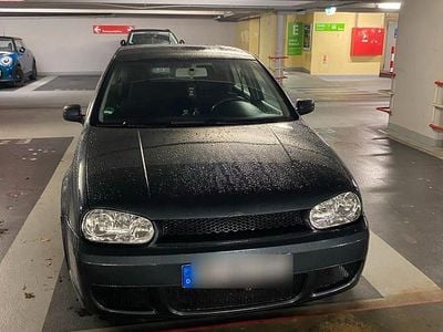 Grau Gebraucht 2002 VW Golf IV Kleinwagen | 4.000 € (Teuer)