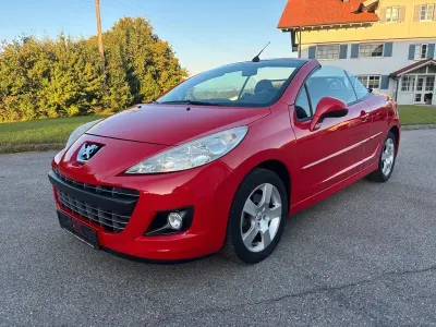 Gebraucht Peugeot 207 CC Premium 120 PS (88 kW) 2011 Rot Cabrio
