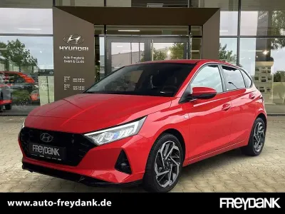 Gebraucht Hyundai i20 Intro Edition 101 PS (74 kW) 2021 Tomato red Kleinwagen