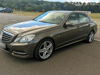 Braun Gebraucht 2011 Mercedes E220 Avantgarde Limousine | 10.500 € (Fairer Preis)