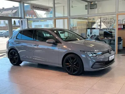 Gebraucht VW Golf VIII Life 150 PS (110 kW) 2020 Mondsteingrau Limousine