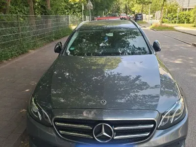 Gebraucht Mercedes E220 194 PS (142 kW) 2019 Grau Kombi