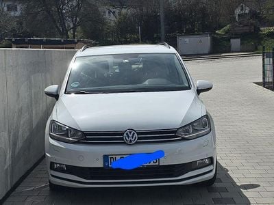 Gebraucht VW Touran Comfortline 116 PS (85 kW) 2020 Weiß Van / Kleinbus