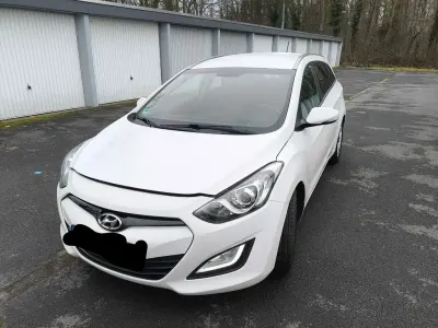 Usado Hyundai i30 Style 110 CV (80 kW) 2014 Blanco Familiar