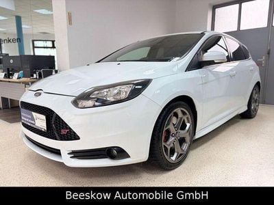 Gebraucht Ford Focus ST 250 PS (183 kW) 2013 Weiß Limousine