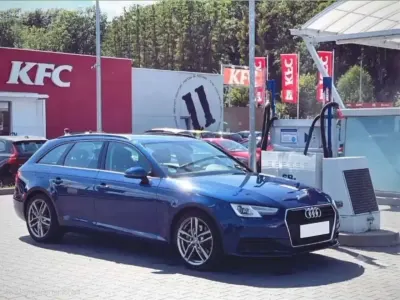Gebraucht Audi A4 Basis 190 PS (139 kW) 2016 Blau Kombi