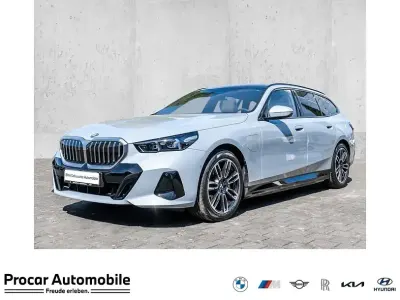 Gebraucht BMW 550e M Sport 489 PS (359 kW) 2025 Grau Kombi