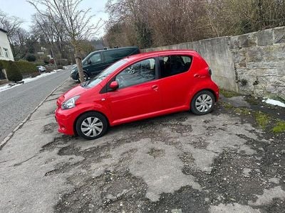Gebraucht Toyota Aygo Cool 68 PS (50 kW) 2013 Rot Kleinwagen