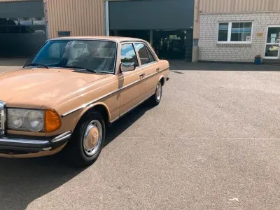 Gebraucht Mercedes 230 109 PS (80 kW) 1977 Braun Limousine
