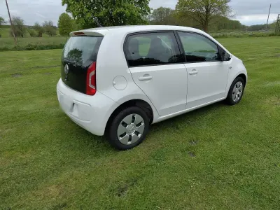 Käytetty VW up! move up! 60 HP (44 kW) 2016 Valkoinen Viistoperä