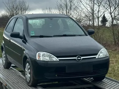 Używany Opel Corsa 58 KM (42 kW) 2002 Czarny Hatchback