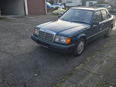 Second-hand Mercedes E260 160 CP (117 kW) 1988 Albastru Berlinǎ