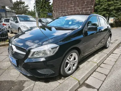 Gebraucht Mercedes A180 122 PS (89 kW) 2015 Schwarz Limousine